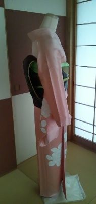 ピンク付け下げ黒帯ヨコ