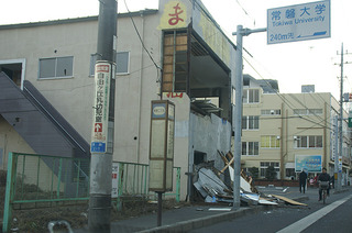 壁の落ちた店舗1