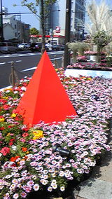 赤いピラミッド