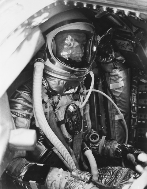 Scott_Carpenter_inside_Aurora_7