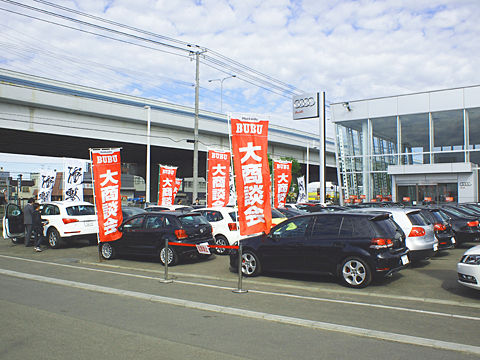 会場には良質な中古車がずらり