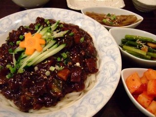 ジャージャー麺