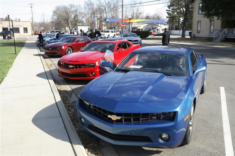 2010_Chevrolet_Camaro-Coupe-05-800