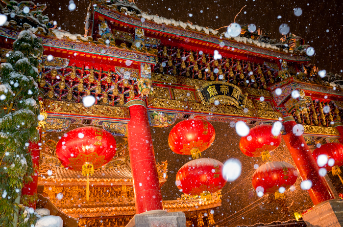 雪の関帝廟