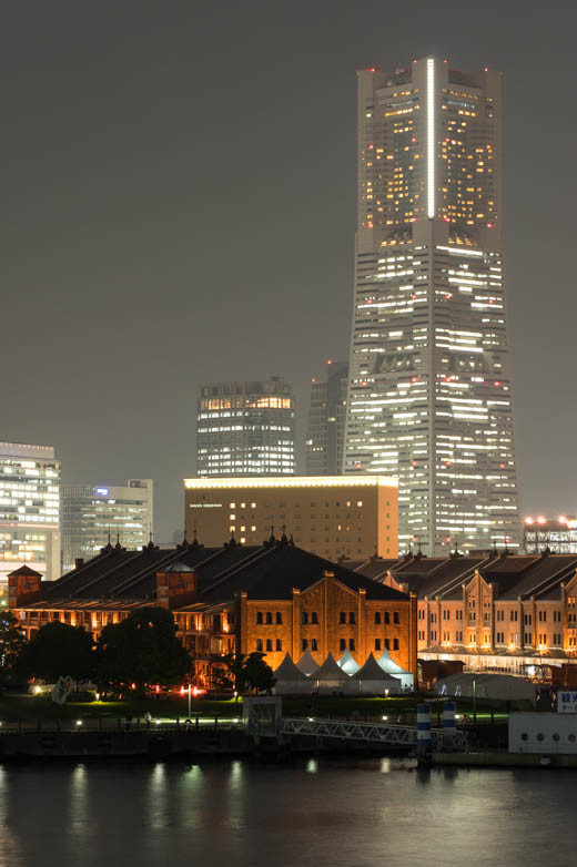 ランドマークタワーと赤煉瓦倉庫