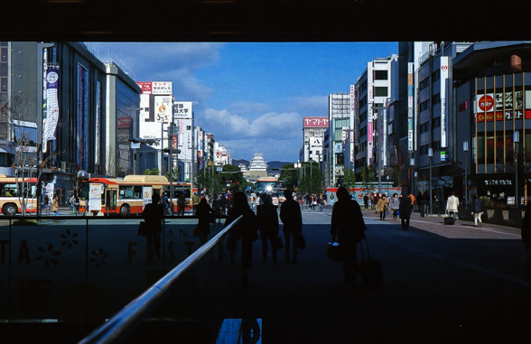 駅から姫路城が見える