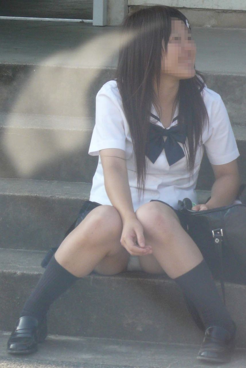 JKの生脚 パンチラ jkの生脚生パンツの画像 | エロ画像大発見