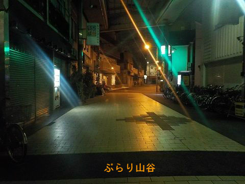 ろくでなしな両親がドヤ街で酒を呑む