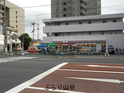 山谷ドヤ街に新しいコンビニが出来た