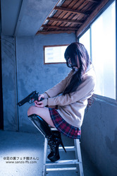 2017_Rubber_suit_Gun_foot_fetish0124