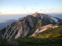 朝陽の山