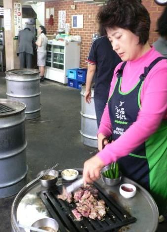 立ち食いカルビ焼肉-ソウル新村