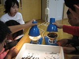 ツルグレン装置で土壌生物をあぶり出す