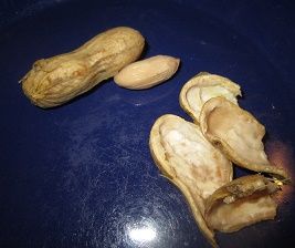 2茹でピーナツ