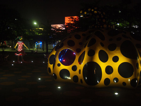 夜の野外オブジェ