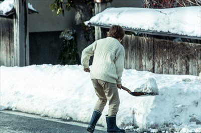 ごめん。明日、雪かき行ってもらっていい?