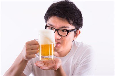 大学四年で酒飲めないんだが?