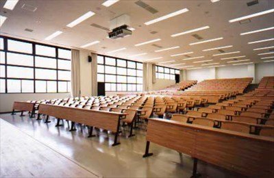 ワイぼっち、大学の授業開始まで最前席で待機・・・