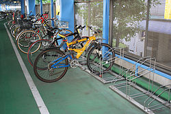 250px-Bicycle_pool_with_rack