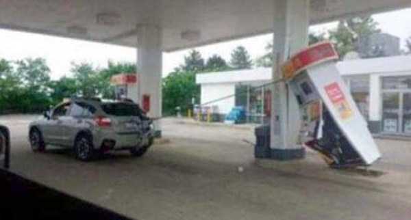 gas-station-fails-24
