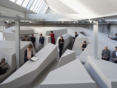 01-raaaf-_-the-end-of-sitting_photo-jan-kempenaers_y7x01742small