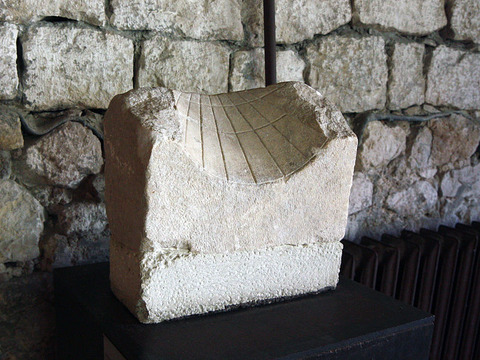 798px-Sundial-from-Marcianopolis