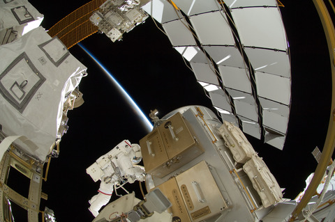 684738main_iss032e025280_full