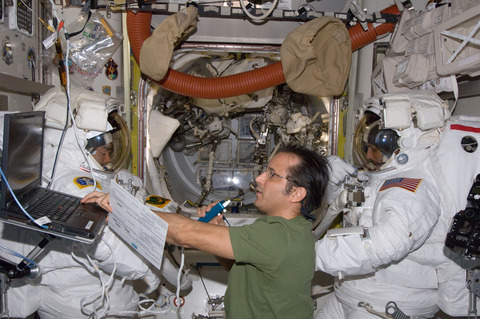 684719main_iss032e024608_full