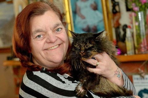 PAY-Karen-Raymond-with-her-cat-Scruffy