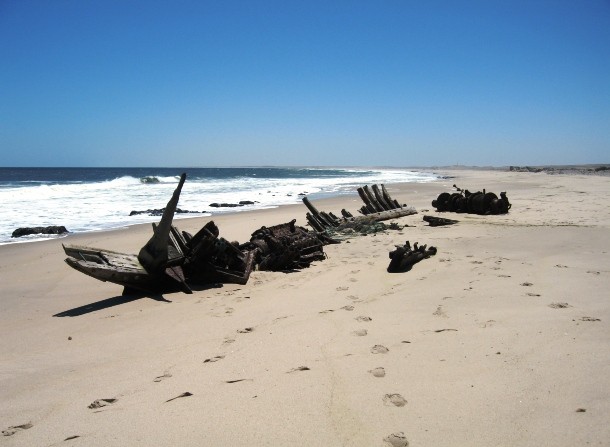Shipwreck-skeleton-coast-610x447