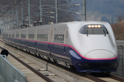 E2-1000_series_on_Hayate_service_at_Iwate-Numakunai_Station_