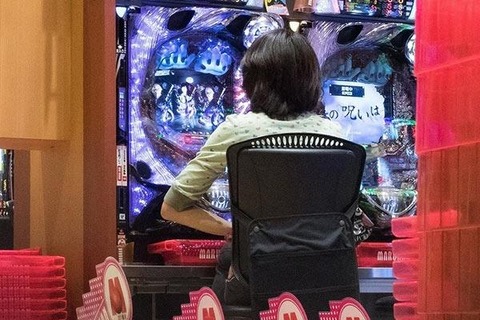 パチにハマって借金を作った両親が、私と兄を残して逃亡！クズ親戚『お前たちは捨てられたんや！面倒なこと起こしやがって！！』→一年後・・・