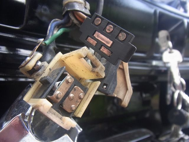 ウインカーリレーとポジションリレー (9)