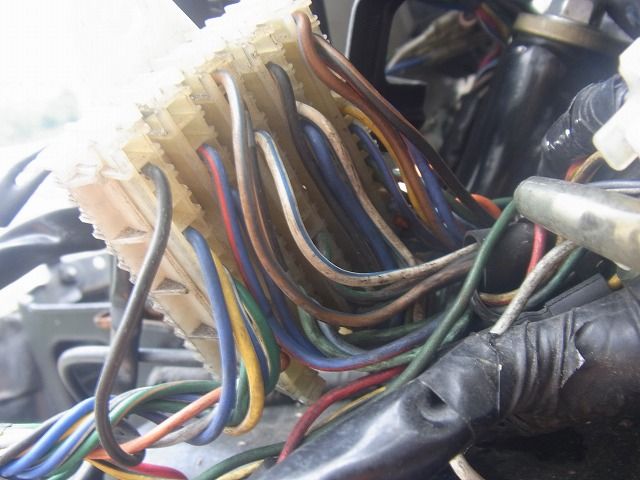 ウインカーリレーとポジションリレー (5)