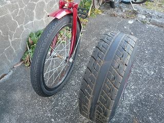 ジャイロXのリアタイヤと自転車のタイヤ