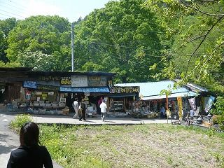 吹割の滝への道