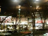表参道ヒルズ入口夜
