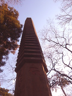 萬霊塔と空