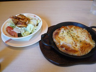 ピザとイカのフリッターサラダ