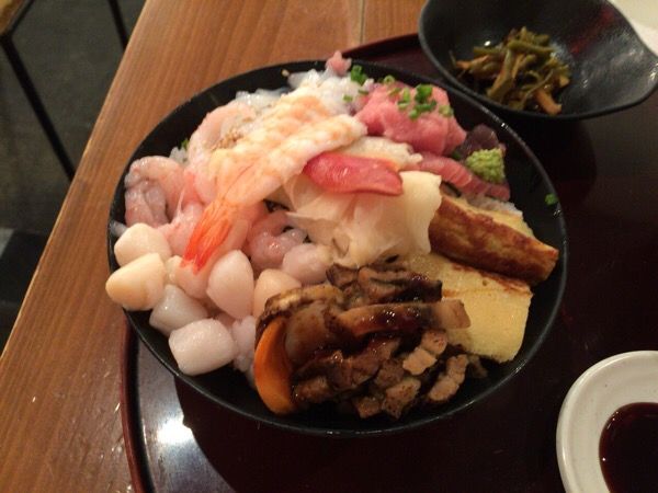 山傳丸 海浜幕張でボリュームたっぷりの海鮮丼を食べる 一期一会