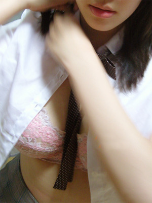 【清楚系ビッチ】自撮りにハメ撮りwww黒髪素人娘のエロ画像！