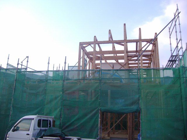 重富の家・建て方1日目棟まで上がりました。