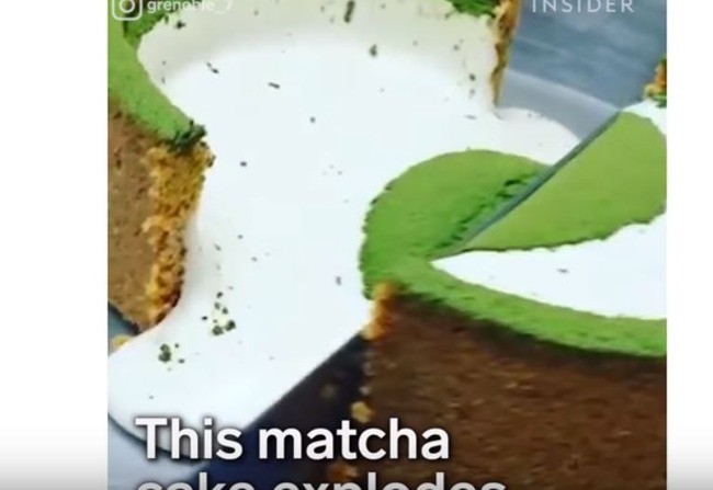 韓国のクリームが溢れる抹茶ケーキ