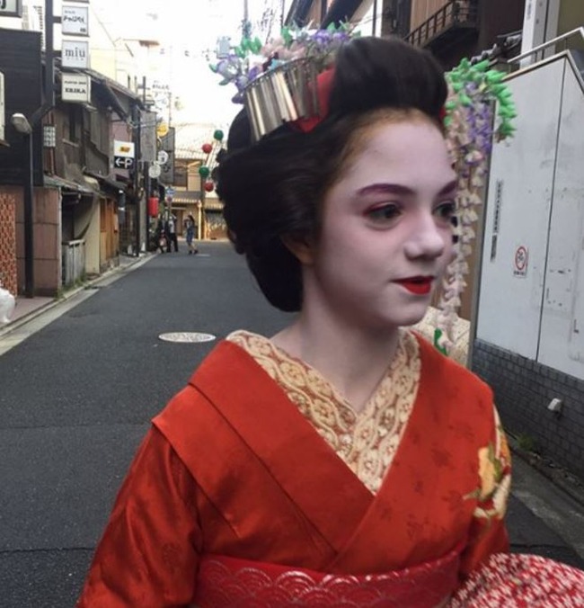 メドベージェワ選手の舞子さんの姿