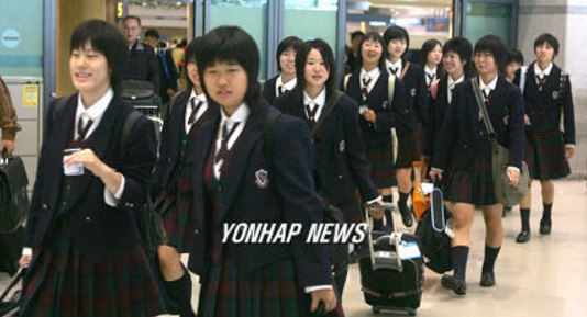 韓国に修学旅行に来た日本の女子高生