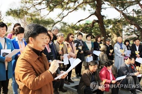 ヴィーゼントに建てられた平和の少女像撤去反対