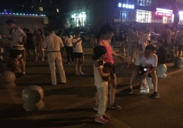中国九寨溝県で地震
