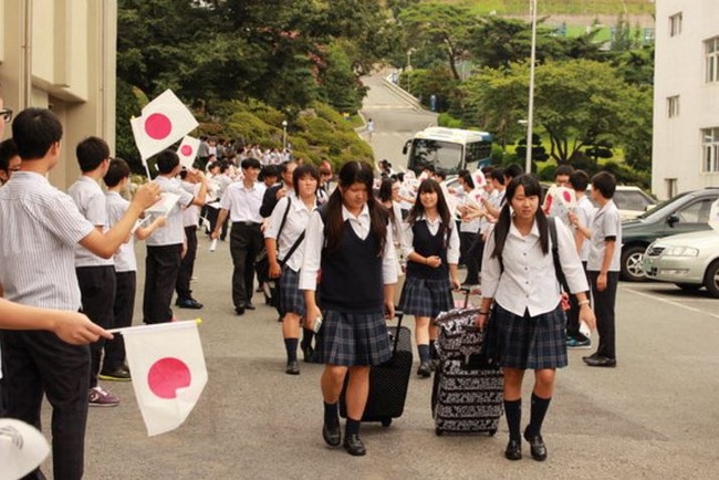 韓国に修学旅行に来た日本の女子高生