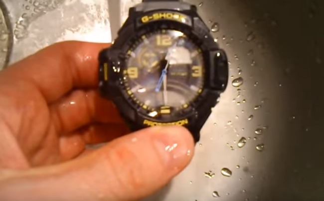 Gショックを熱湯でゆでる