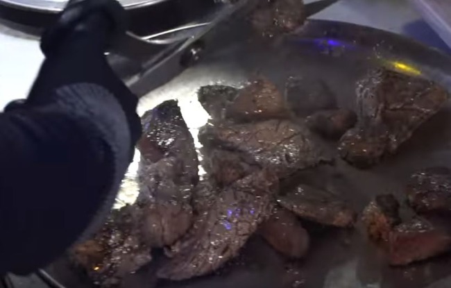 ステーキが焼ける